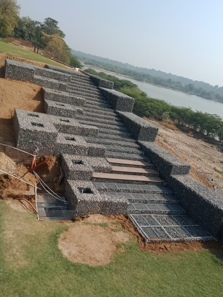 Gabion noise barrier installation